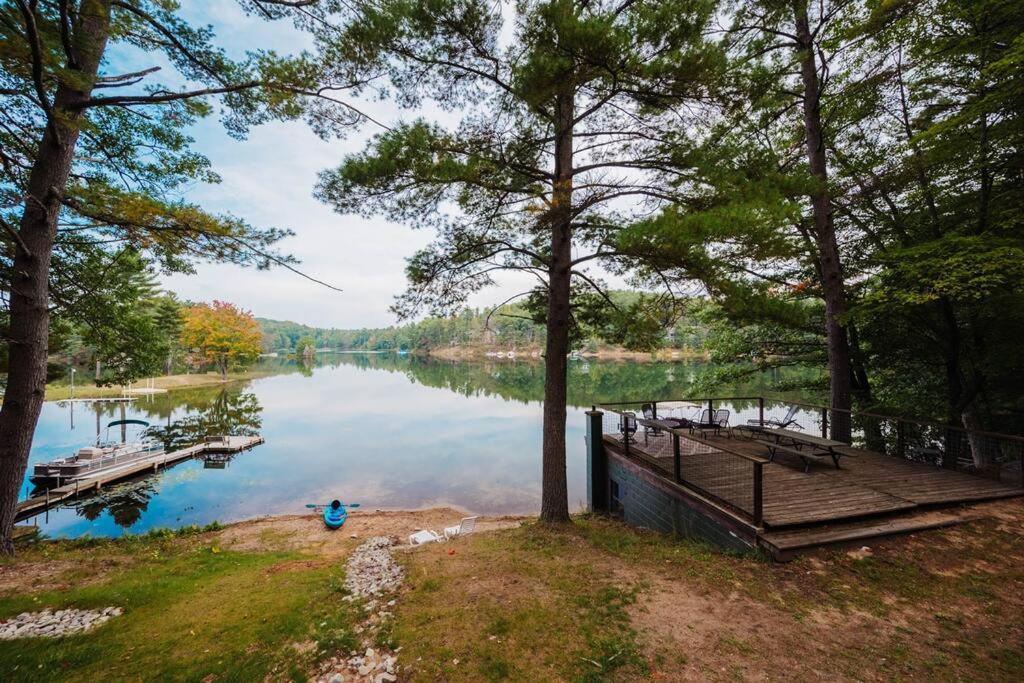 Cozy Cottage On Arbutus Lake 特拉弗斯城 外观 照片