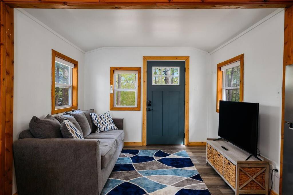 Cozy Cottage On Arbutus Lake 特拉弗斯城 外观 照片